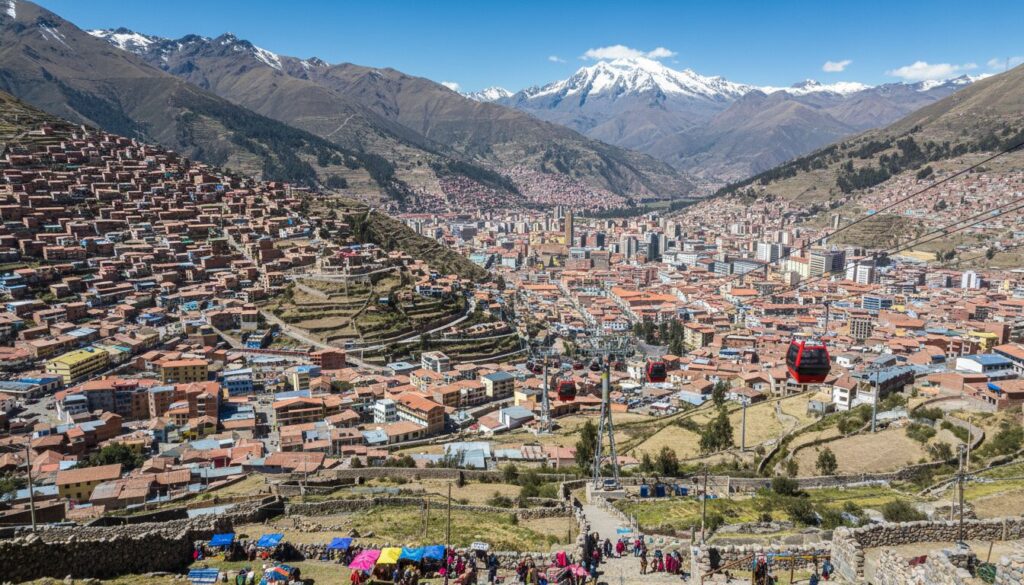 découvrez la paz, la capitale bolivienne perchée à plus de 3 600 mètres d'altitude, connue comme la ville la plus haute du monde, riche en culture et paysages uniques.